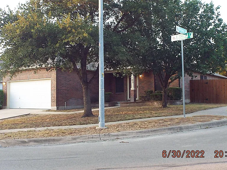 105 Wistoria Ct — Photo 2