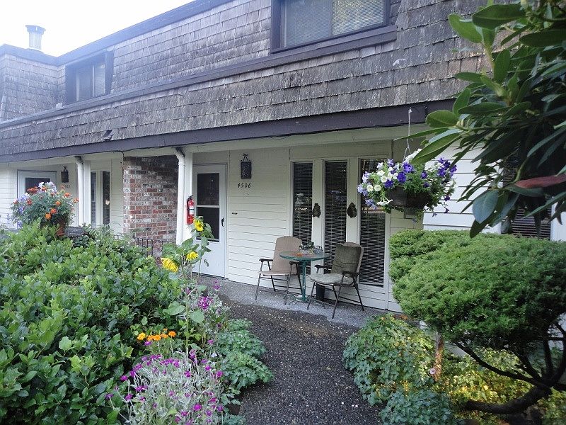 1st image of 4506 6th Ave NE