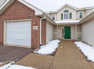 909 Park St APT 201, Oregon, WI 53575