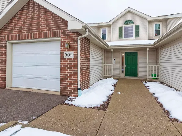 909 Park St APT 201, Oregon, WI 53575