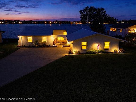 2nd image of 1369 NE Viola Rd