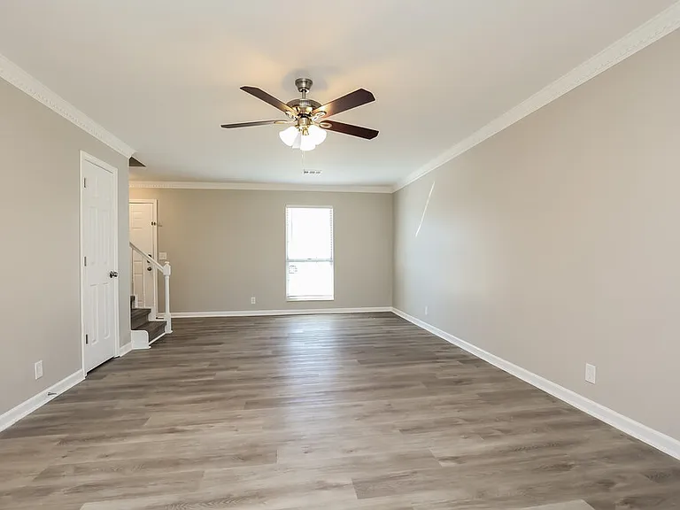 812 Dresden Ct — Photo 6