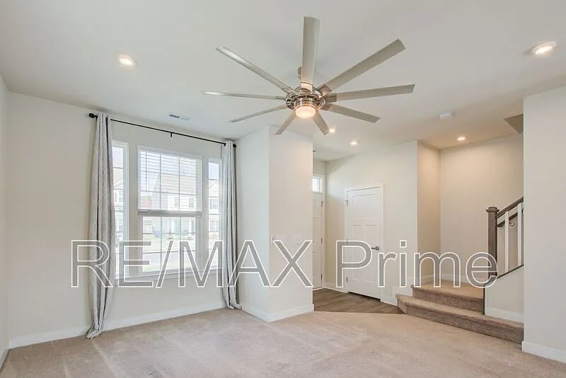 3 bed, 2.5 bath, 1280 sqft, $2,250 — Photo 3