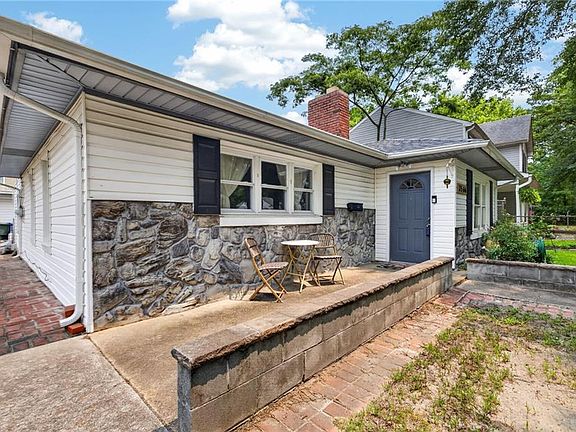 4th image of 3566 Ladd Ave