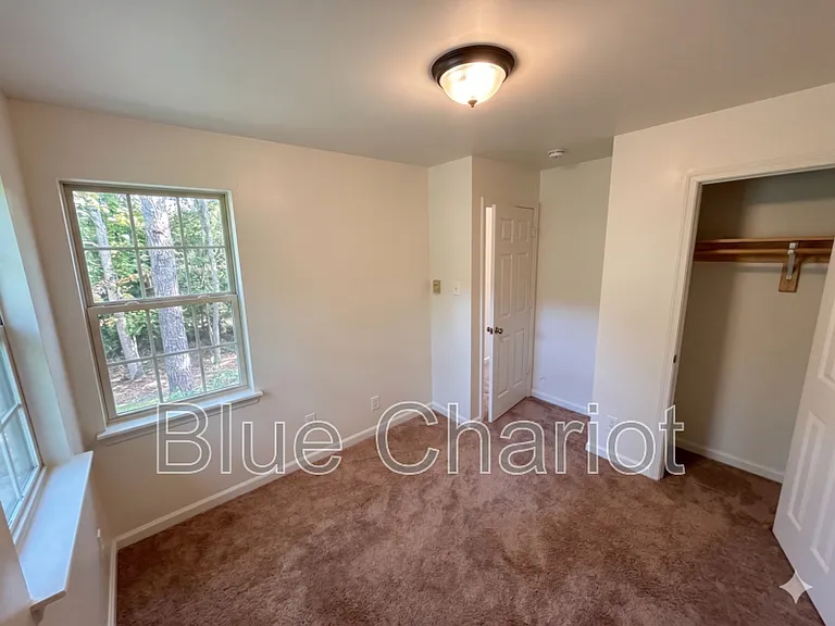 502 Raynor St — Photo 10