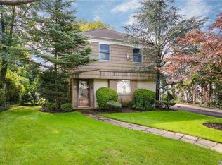 26 Adele Rd, Cedarhurst, NY 11516