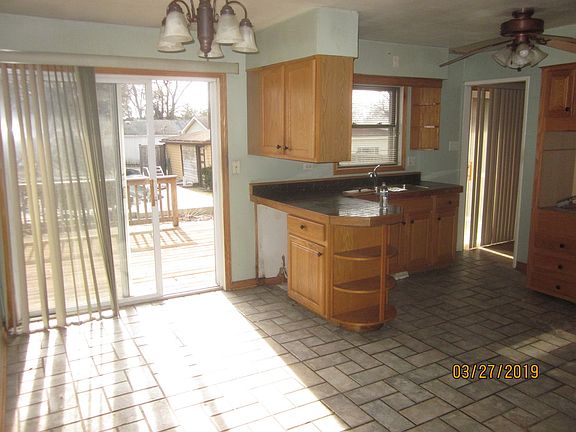 5th image of 107 N Oakwood St