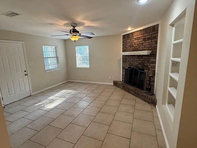 2611 Louisville St #2611 — Photo 1