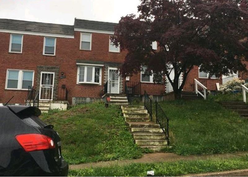 2nd image of 2613 Pelham Ave