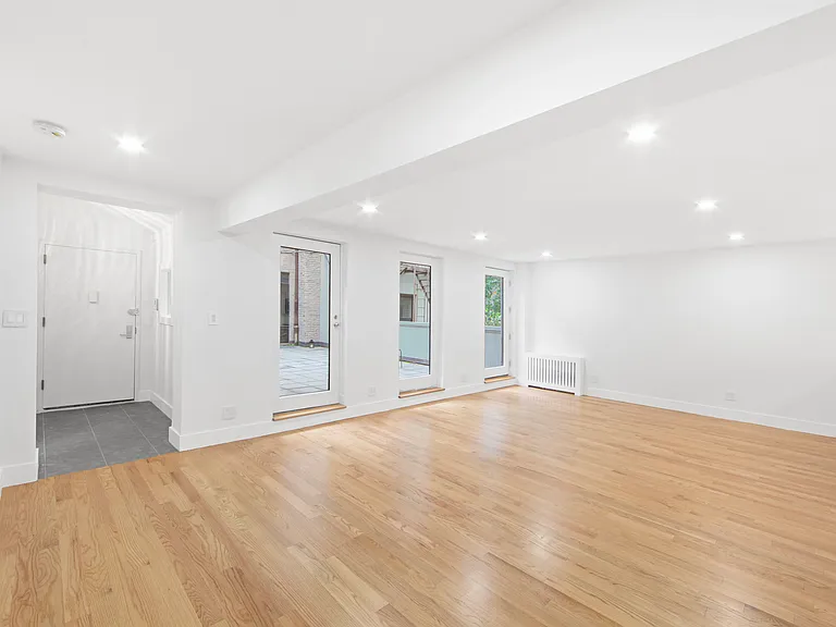 215 E 59th St #CHR — Photo 10