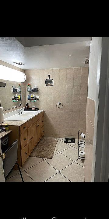 1st image of 1401 NE 191st St #D-304