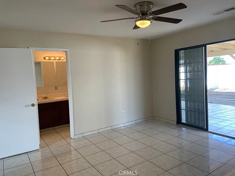 922 E Elm Ave — Photo 20