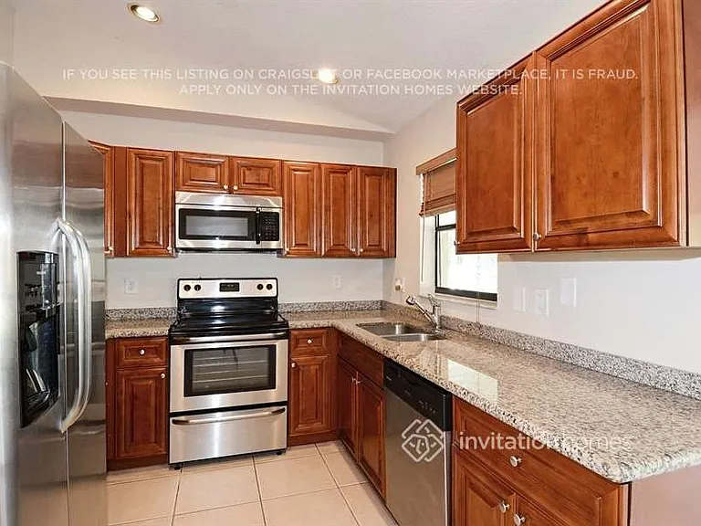 1371 Denlow Ln — Photo 7