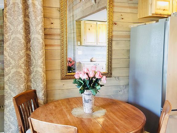 Dining area off kitchen