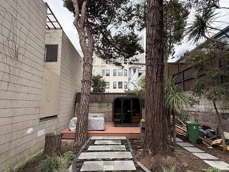 1152 Green St — Photo 10