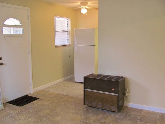 3rd image of 102 Ellis Dr