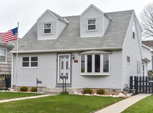 2972 N 91st St, Milwaukee, WI 53222