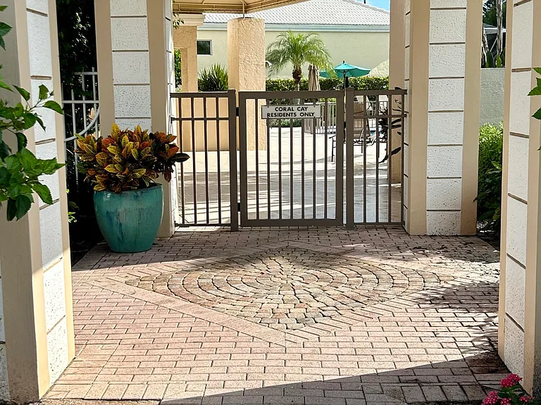 152 Coral Cay Dr — Photo 25
