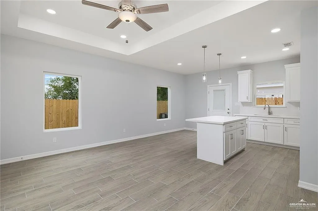 2 bed, 2.0 bath, 936 sqft, $1,200 — Photo 2