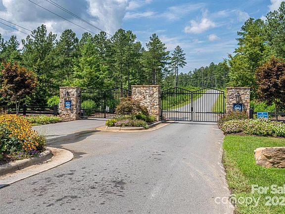 2nd image of 260 Scenic Ln #260
