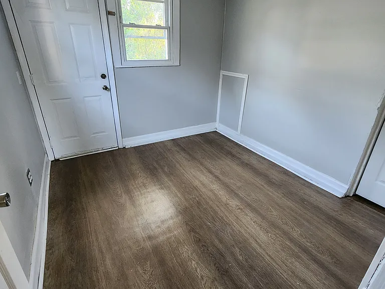 826 Hanover St — Photo 3