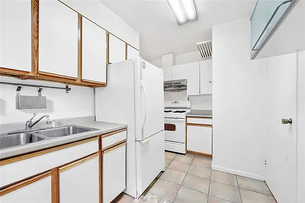 Sold by Remax Real Estate Professionals | media 9