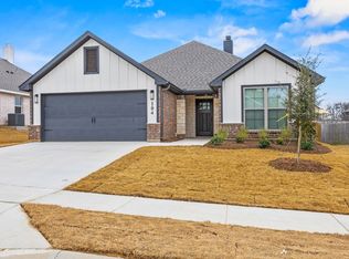 104 Maverick Trl, Valley View, TX 76272