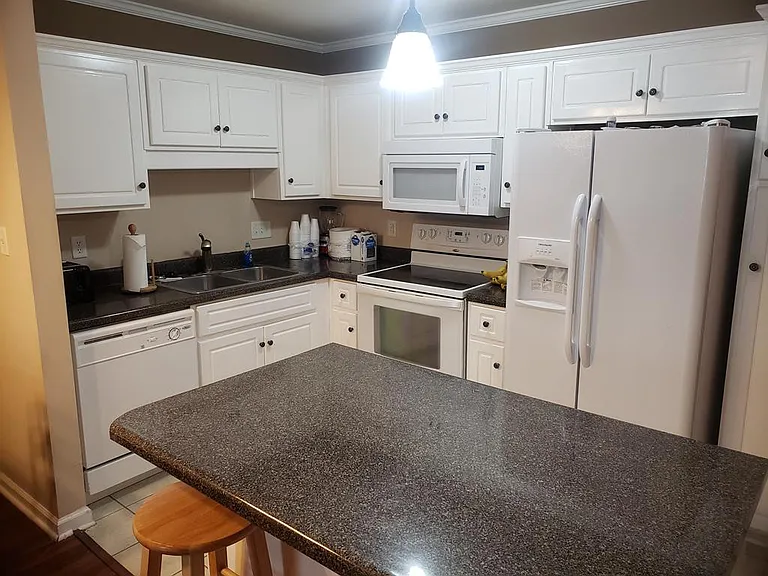 142 Grove Landing Ct — Photo 8