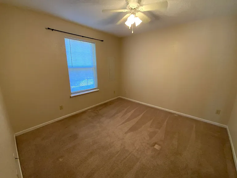 1605 Steamboat Ln — Photo 55