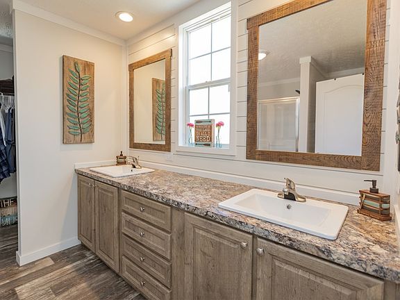 4th image of 321 Wildwood Cir