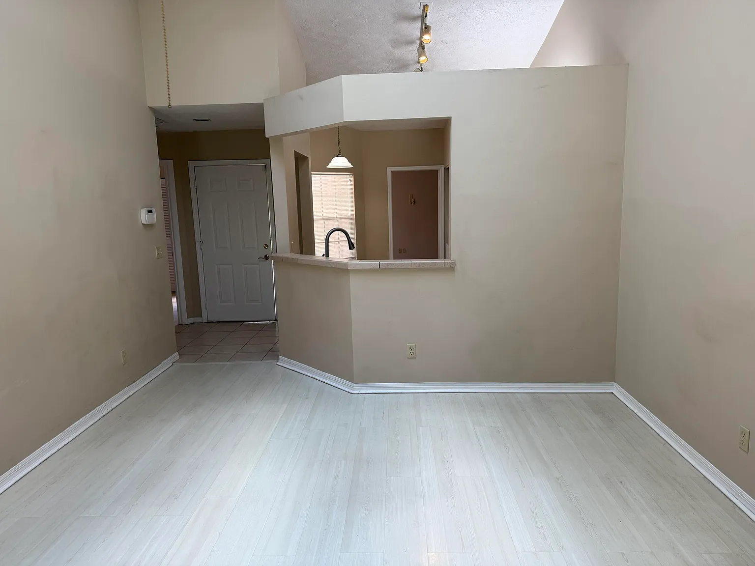 2 bed, 2.0 bath, 971 sqft, $1,895 — Photo 3