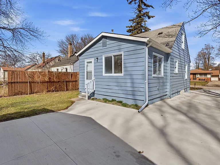 411 W Bernhard Ave — Photo 23