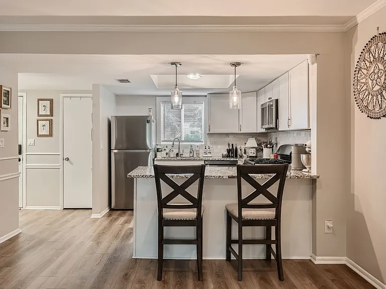 15 Little Silver Ct SE #15 — Photo 3