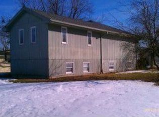 207 W Duncan Dr, Savannah, MO 64485