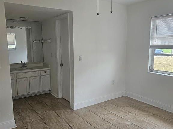 4th image of 11 Golfview Rd