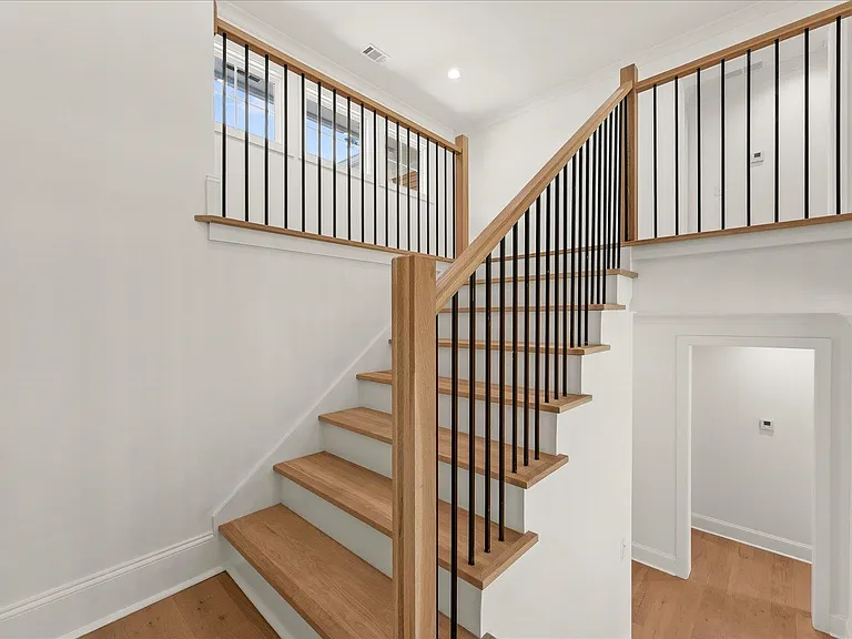 1270 Glen Eagle Dr — Photo 32