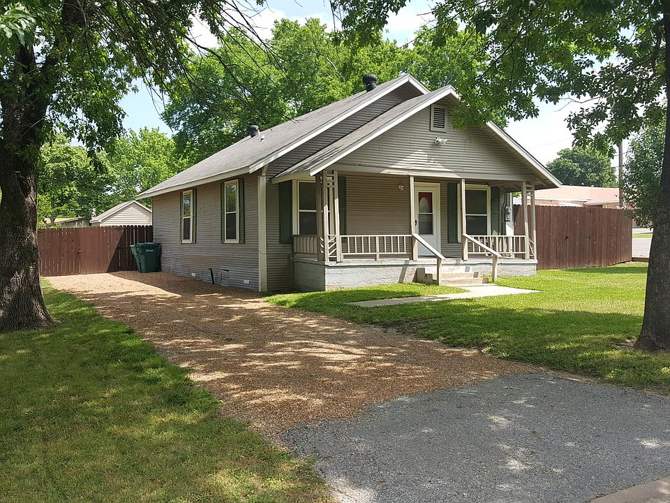 1st image of 1701 E Wells Ave