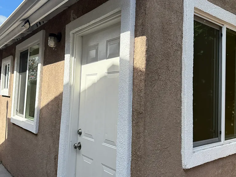 2671 Hawthorne Ave — Photo 1