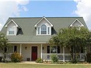 1025 Deerfield Ct, Weimar, TX 78962