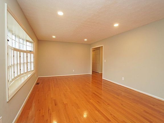 5th image of 7917 Heatherglen Dr