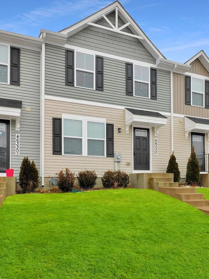 3 bed, 2.5 bath, 1220 sqft, $2,000 — Photo 1