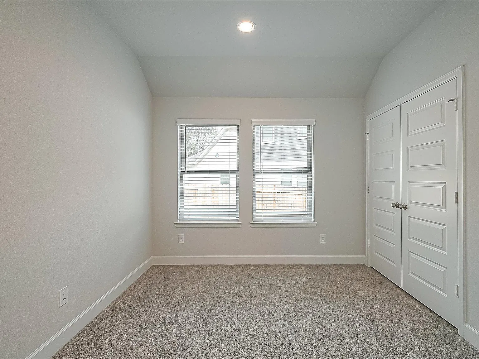 3 bed, 2.0 bath, 1722 sqft, $2,600 — Photo 4