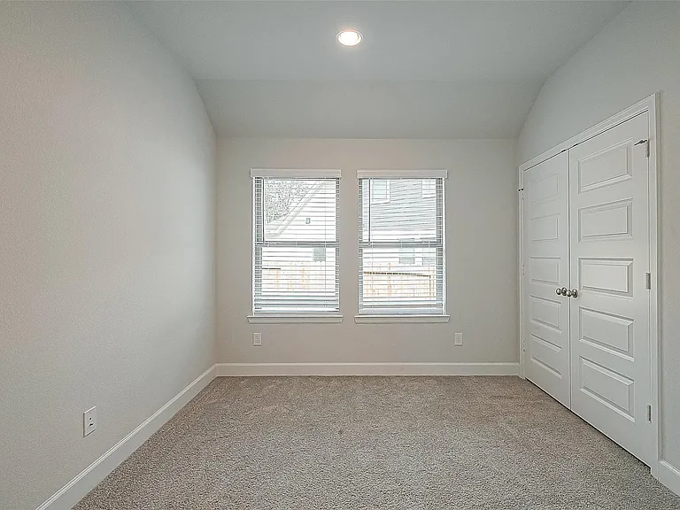 213 McCrea Ct — Photo 6
