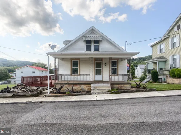 205 Greenwood St, Millerstown, PA 17062