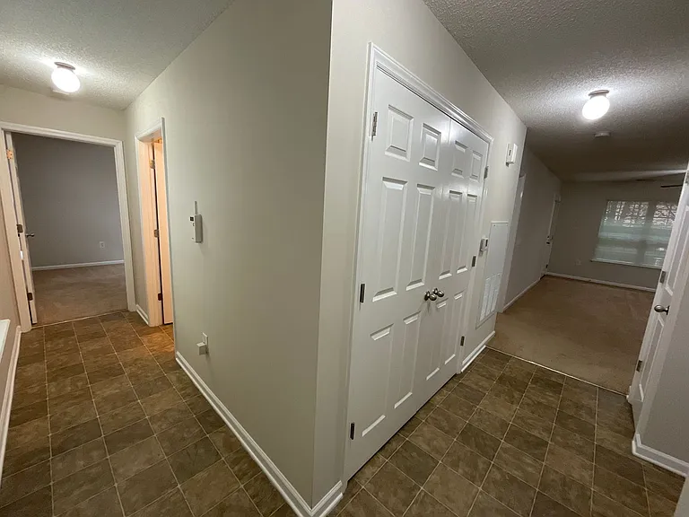 Meridian Park Apartments — Photo 205