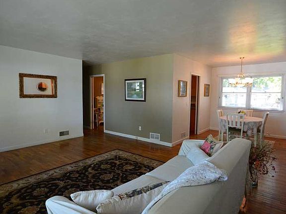 4th image of 2222 Hewitt Dr