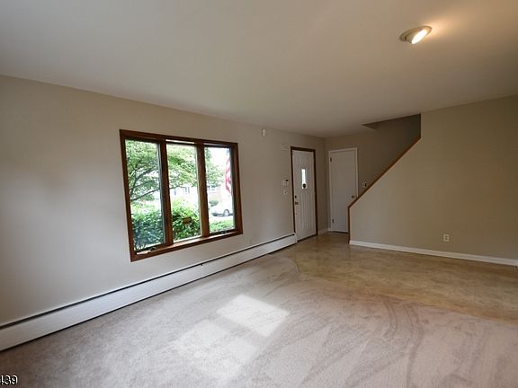 3rd image of 25 Radcliffe Ave