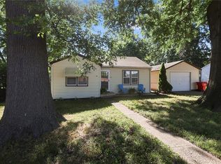 17 Hostetter St, Buckner, MO 64016