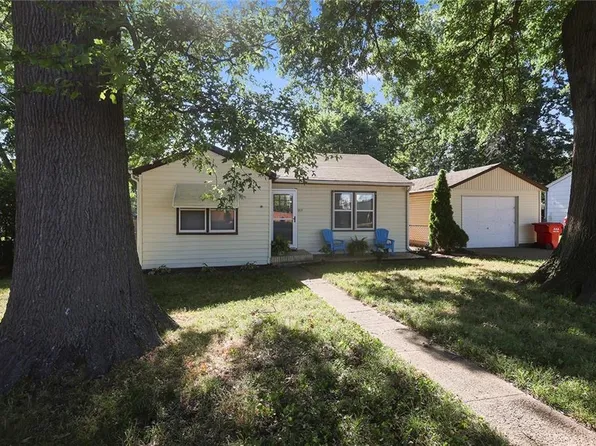 17 Hostetter St, Buckner, MO 64016