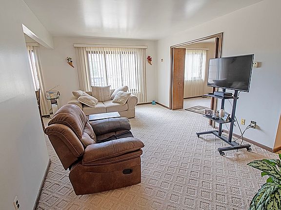 4th image of 19701 Ridgemont St #17